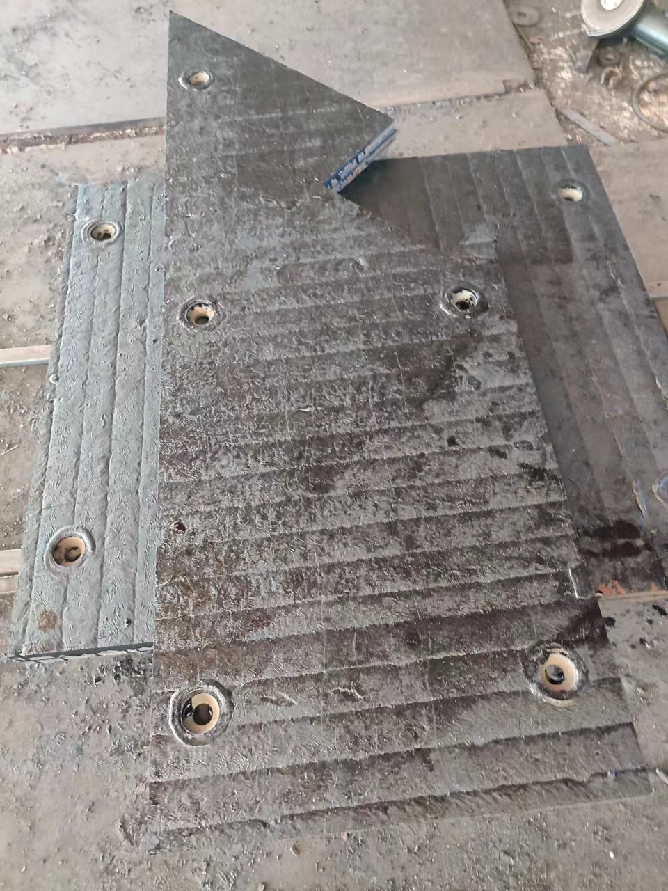 堆焊耐磨板厂家 碳化铬耐磨板工厂 